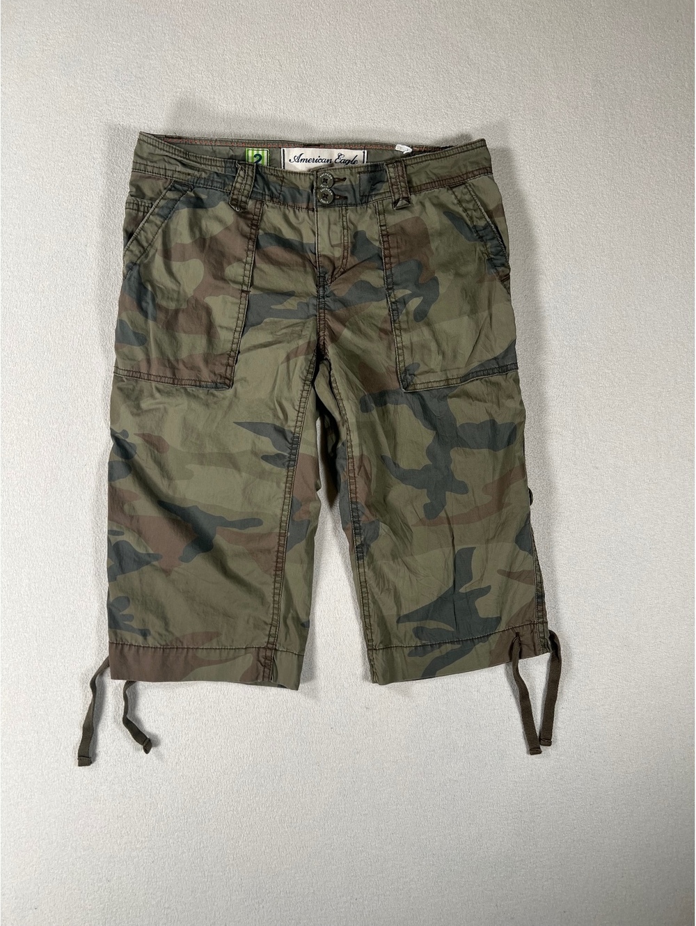 Y2K American Eagle baggy camo tie off capri Size 31